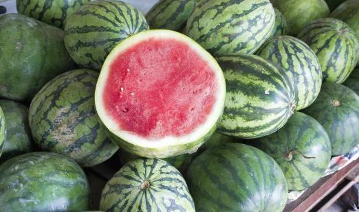 国产西瓜好吃不贵吗视频,美味又实惠，国产农业的骄傲  第2张